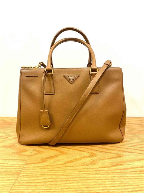 prada bolsa|bolsa satchel prada.